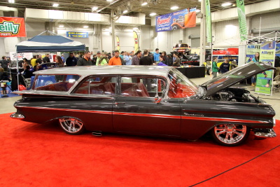 Dale Deburger's 1959 two-tone dark gray and silver wagon from the side